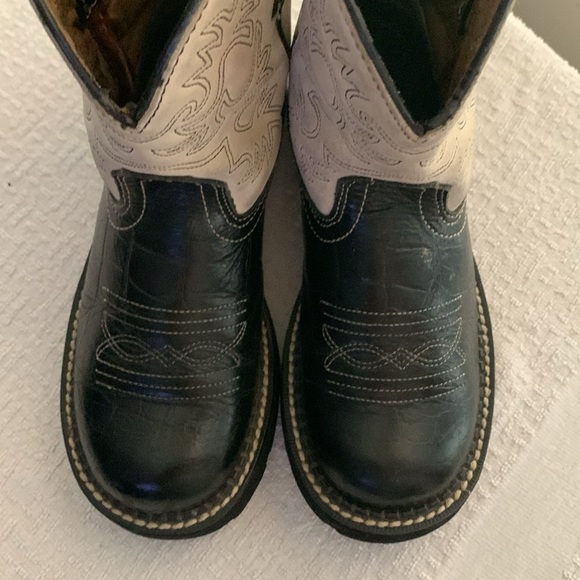 ARIAT Woman’s Embossed Fatbaby Western Boots - Picture 2 of 15